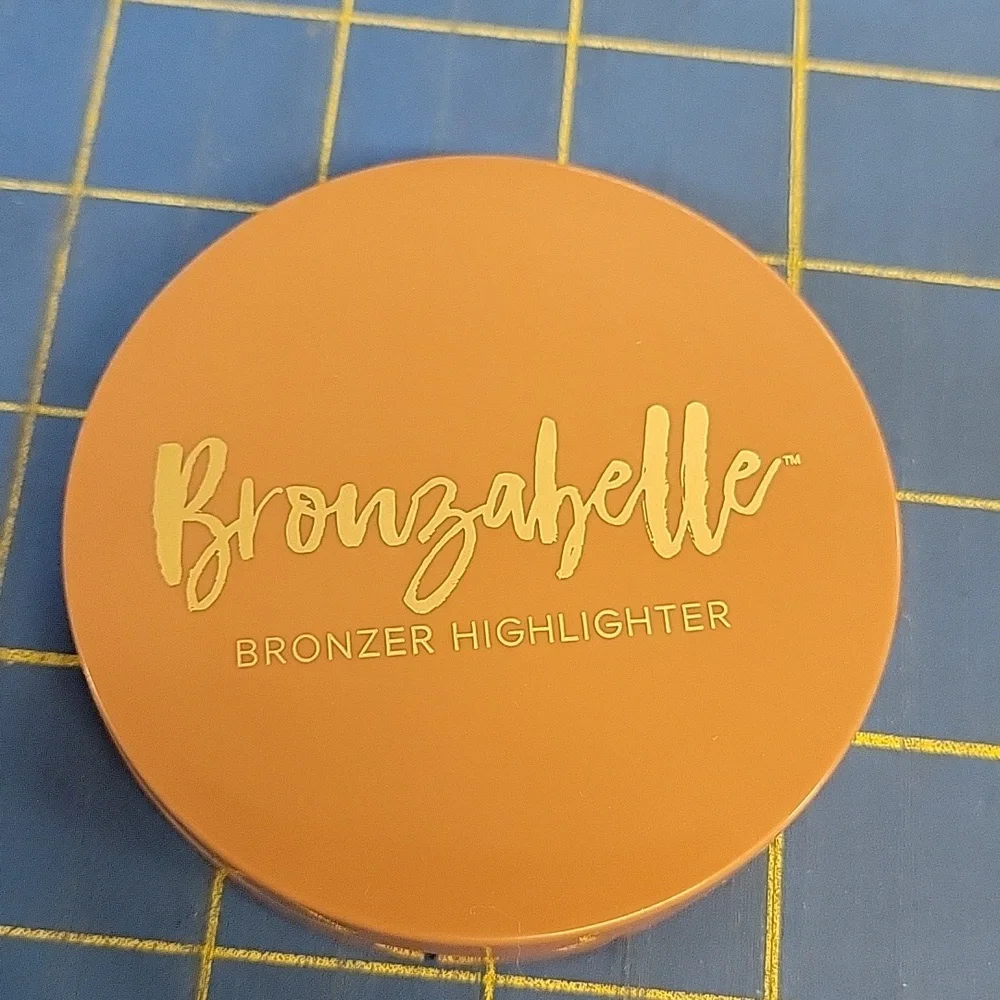 Bronzabelle Ray of Sunshine Bronzer Compact 9.06g New